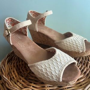 Tom’s Cream Espadrille Wedge Sandals Size 6.5